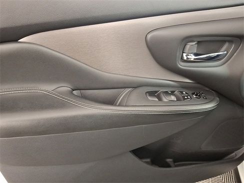 Used 2022 Nissan Murano SV w/ SV Midnight Edition Package image 14