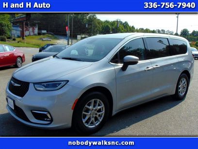 Used 2023 Chrysler Pacifica Touring-L