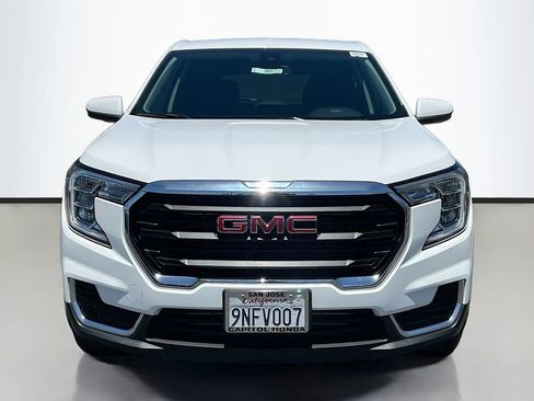 Used 2024 GMC Terrain SLE FWD image 2