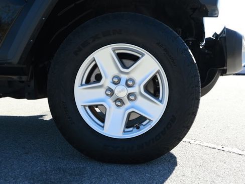 Used 2023 Jeep Gladiator Sport image 5