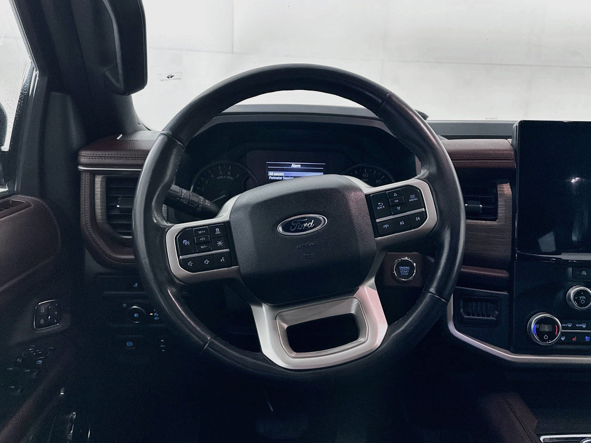 Used 2024 Ford Expedition Limited AWD/4WD image 18