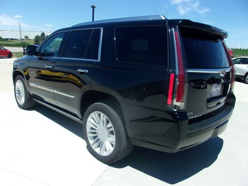 Used 2020 Cadillac Escalade Platinum AWD/4WD image 7