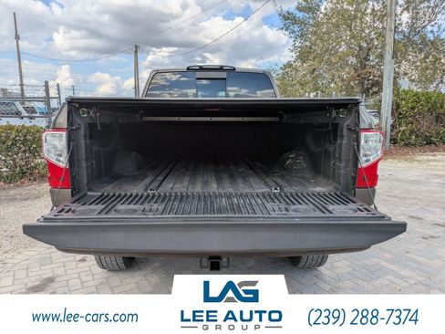 Used 2017 Nissan Titan SV image 9