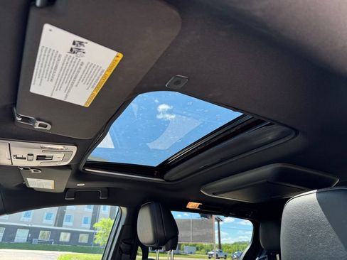 Certified 2025 Toyota Sienna Limited AWD/4WD image 32