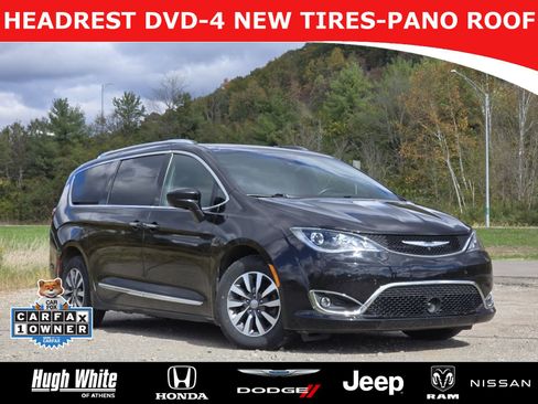 Used 2020 Chrysler Pacifica Touring-L image 1