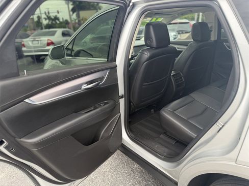 Used 2017 Cadillac XT5 Luxury FWD image 18