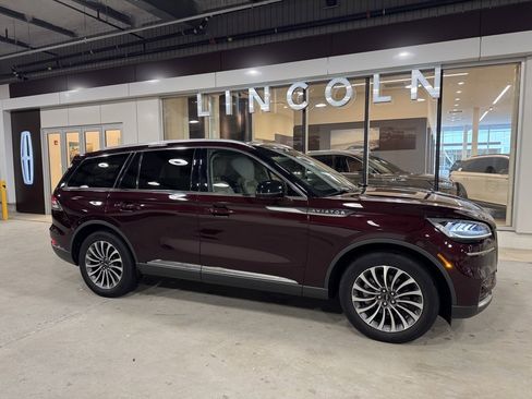 Used 2022 Lincoln Aviator AWD w/ Premium Package image 3