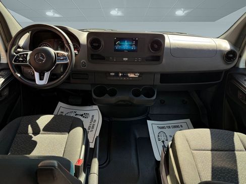 Used 2022 Mercedes-Benz Sprinter 2500 image 11