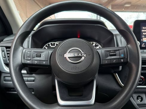 Used 2024 Nissan Rogue SV image 23