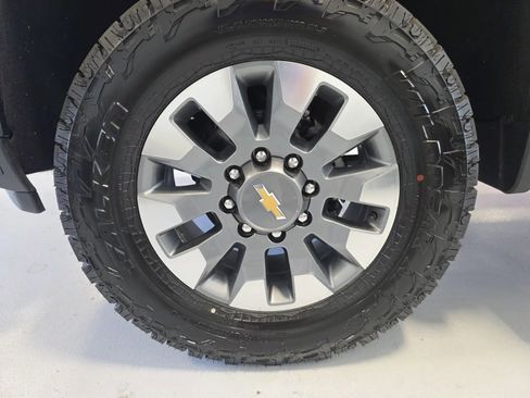 Used 2025 Chevrolet Silverado 2500 Custom w/ Custom Value Package AWD/4WD image 42