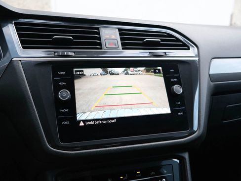 Used 2023 Volkswagen Tiguan SE image 41