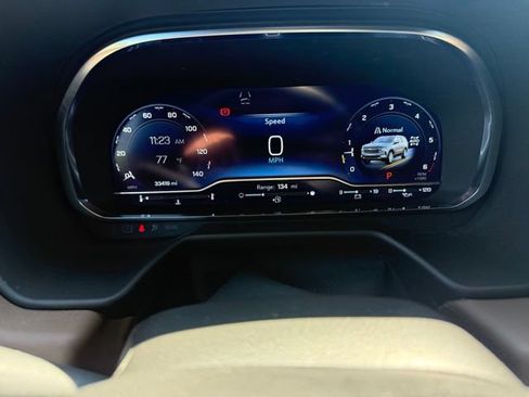 Used 2024 Chevrolet Suburban High Country AWD/4WD image 11