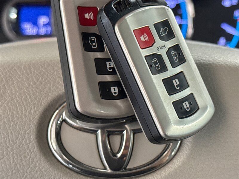 Used 2013 Toyota Sienna Limited w/ Premium Pkg AWD/4WD image 26