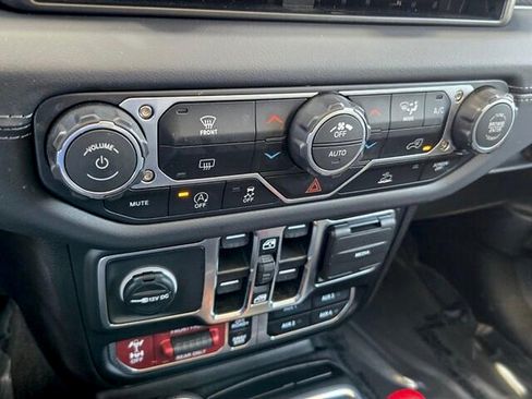 Used 2026 Jeep Wrangler Unlimited Rubicon AWD/4WD image 17
