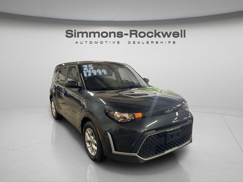 Used 2025 Kia Soul LX w/ LX Technology Package FWD image 7