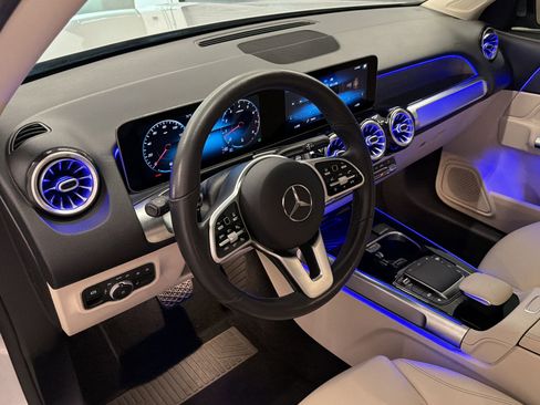 Used 2021 Mercedes-Benz GLB 250 image 4
