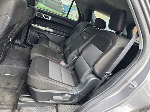 Used 2023 Ford Explorer XLT AWD/4WD image 7