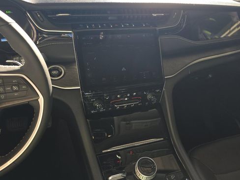 Used 2023 Jeep Grand Cherokee 4WD 4xe w/ Luxury Tech Group II image 9