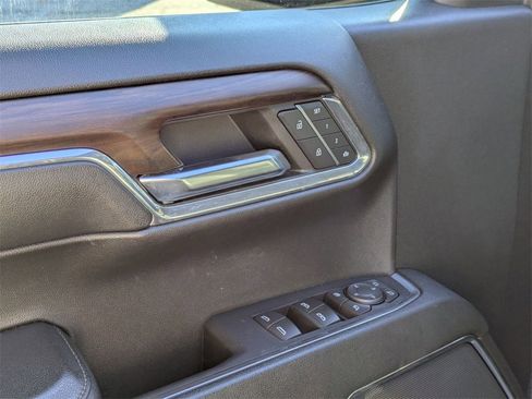 Used 2024 GMC Sierra 1500 SLT image 13