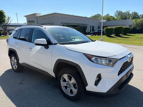 Used 2019 Toyota RAV4 XLE AWD/4WD image 5