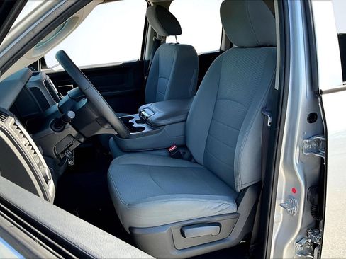 Used 2017 RAM 1500 Express AWD/4WD image 23