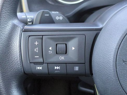 Used 2023 Nissan Rogue S image 23