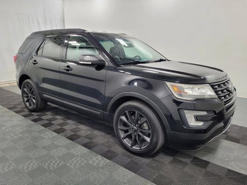 Used 2017 Ford Explorer XLT w/ Equipment Group 202A AWD/4WD image 11