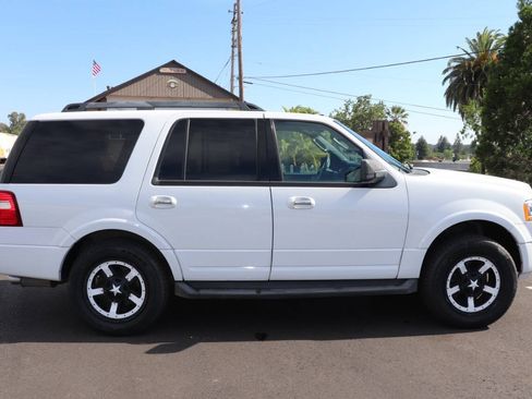 Used 2015 Ford Expedition XLT AWD/4WD image 9
