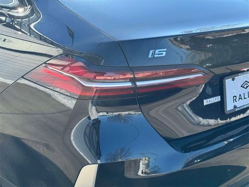 Certified 2024 BMW i5 eDrive40i w/ Convenience Package image 10