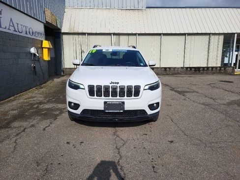 Used 2019 Jeep Cherokee Latitude Plus image 4