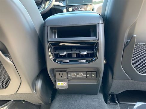 New 2025 Jeep Grand Cherokee Limited w/ Luxury Tech Group II image 36