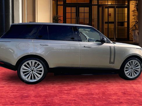New 2026 Land Rover Range Rover Long Wheelbase SE AWD/4WD image 6
