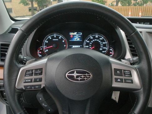 Used 2013 Subaru Outback 2.5i Limited AWD/4WD image 36