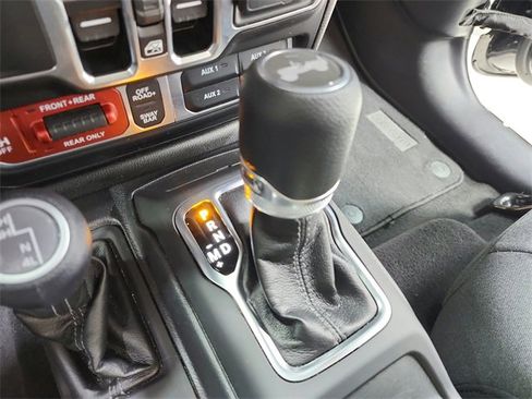 Used 2025 Jeep Wrangler Unlimited Rubicon image 24