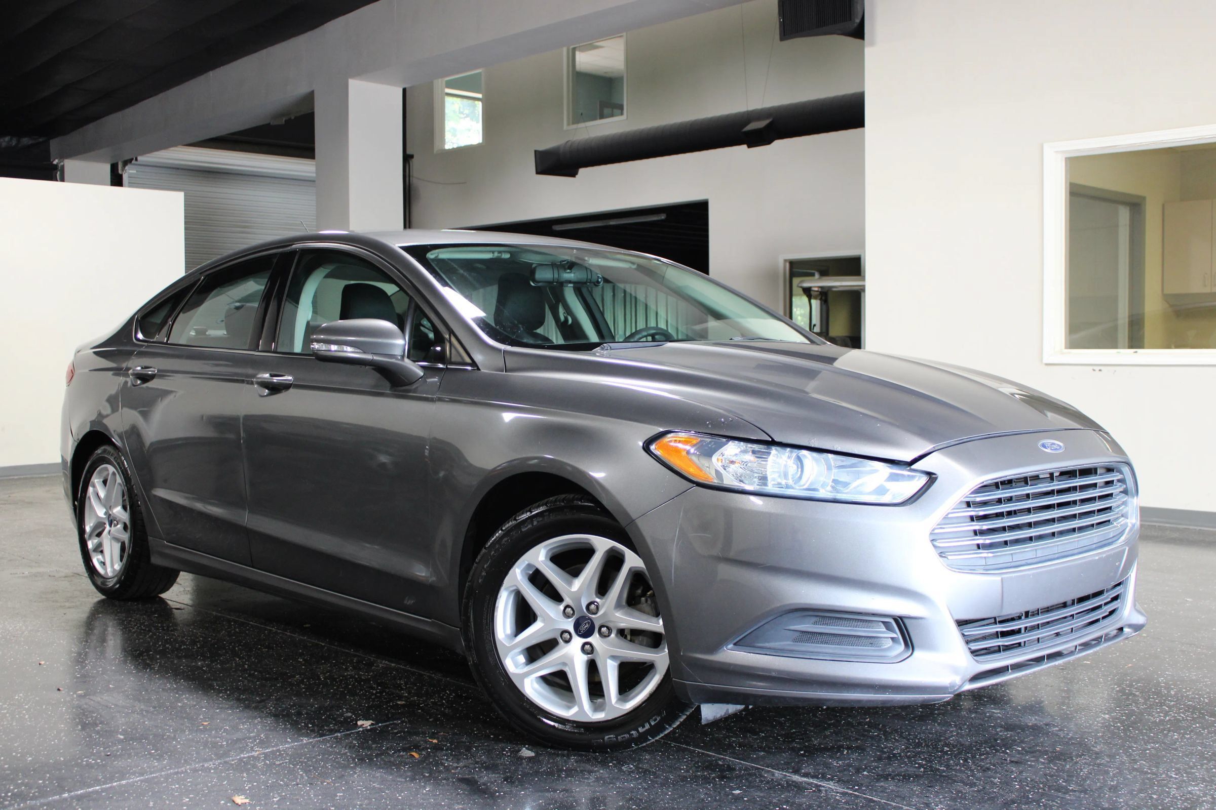 Used 2014 Ford Fusion SE FWD image 1