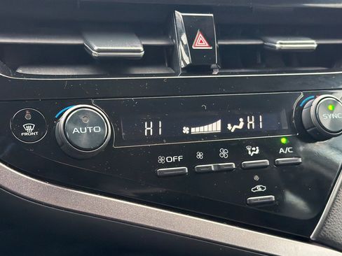 Used 2023 Toyota Camry SE image 18