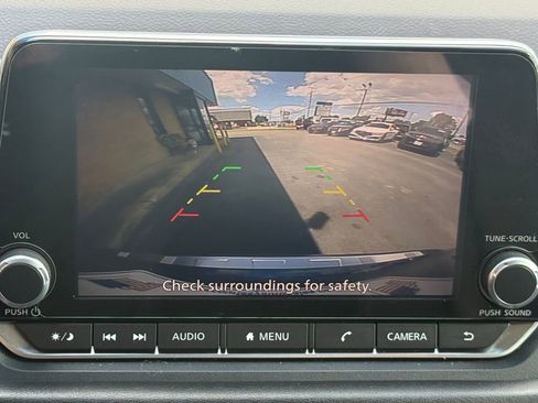 Used 2022 Nissan Rogue SV AWD/4WD image 2