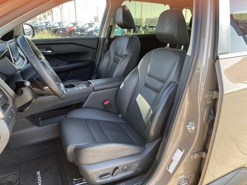 Certified 2024 Nissan Rogue SV w/ SV Premium Package image 10