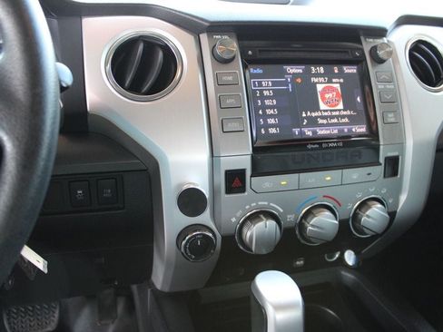 Used 2014 Toyota Tundra SR5 w/ SR5 Upgrade Package AWD/4WD image 11