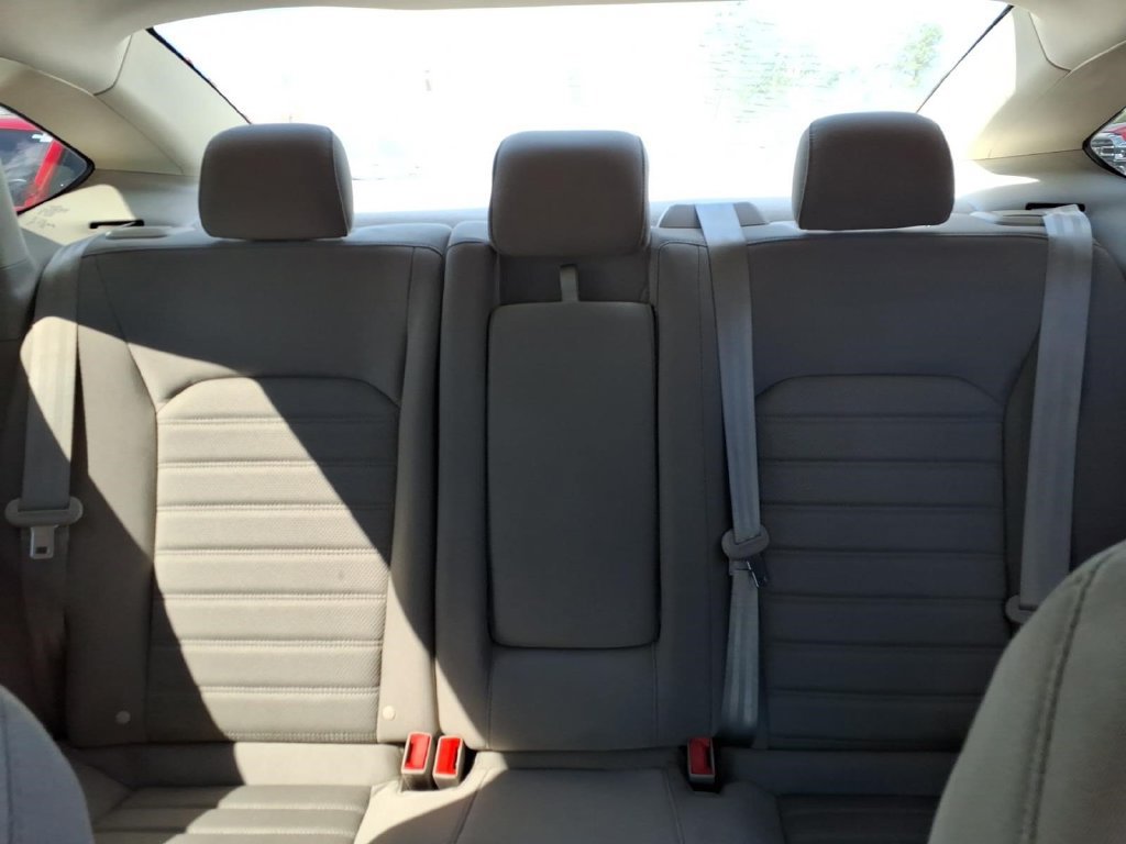 Used 2020 Ford Fusion SE FWD image 18