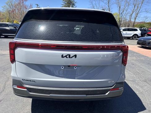 New 2026 Kia Carnival SX w/ SX Dark Edition Package FWD image 3