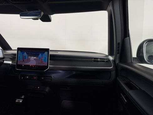 New 2025 Volkswagen ID. Buzz Pro S RWD image 33