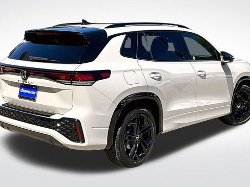 New 2026 Volkswagen Tiguan SE R-Line FWD image 10