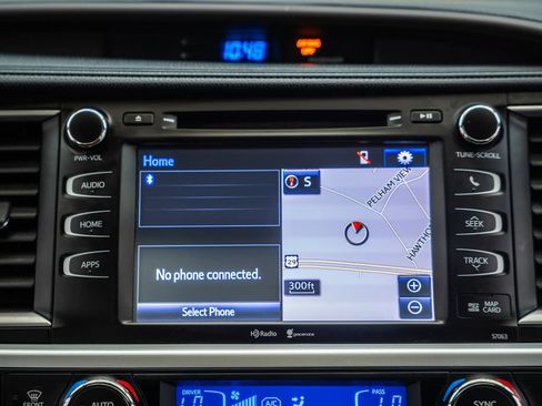 Used 2015 Toyota Highlander XLE FWD image 25