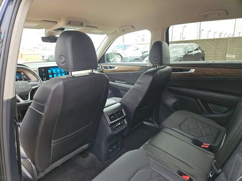 Used 2025 Volkswagen Atlas SE AWD/4WD image 28