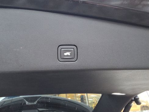 Used 2023 Cadillac XT6 Sport w/ Platinum Package image 43