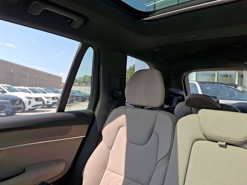 Certified 2026 Volvo XC90 B6 Plus AWD/4WD image 12