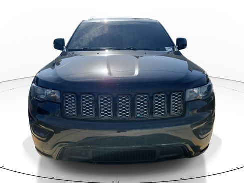 Used 2021 Jeep Grand Cherokee Laredo X AWD/4WD image 2