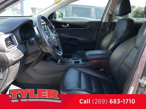 Used 2017 Kia Sorento FWD w/ LX Convenience Package image 35
