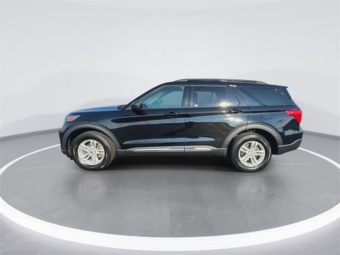 Used 2022 Ford Explorer XLT image 5